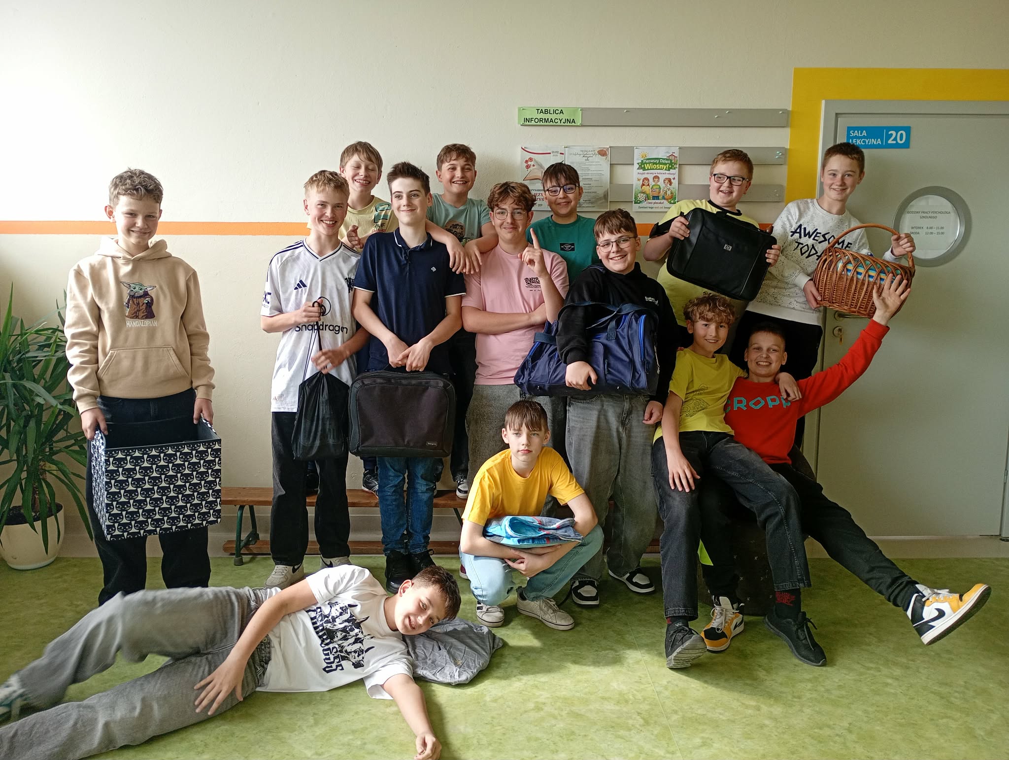 Bez plecaka i w kolorach wiosny 