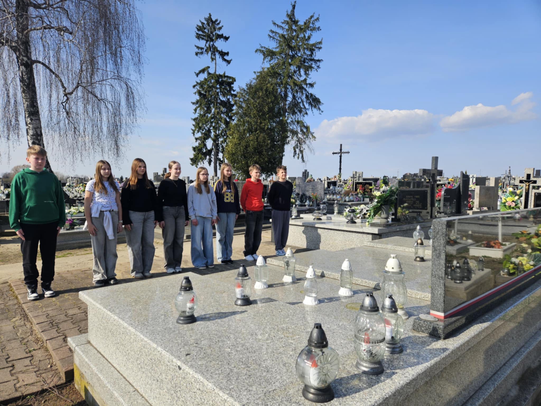 Porządkowanie mogił